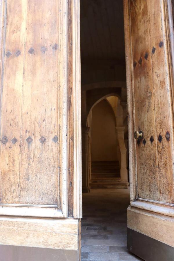 Uzes, Au Coeur Du Centre Medieval La Boussole D'Uzes, Appartement De Caractere Du XVII -Eme Siecle Exterior foto